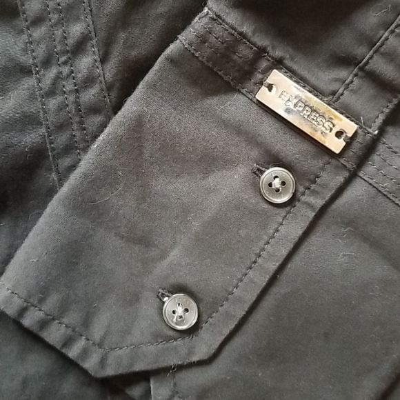 3/22!!! Button-Down Blouse - Picture 3 of 5